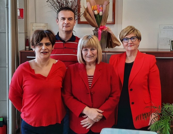 E2926A79-A2D0-4DE7-911A-00F4C51772E4